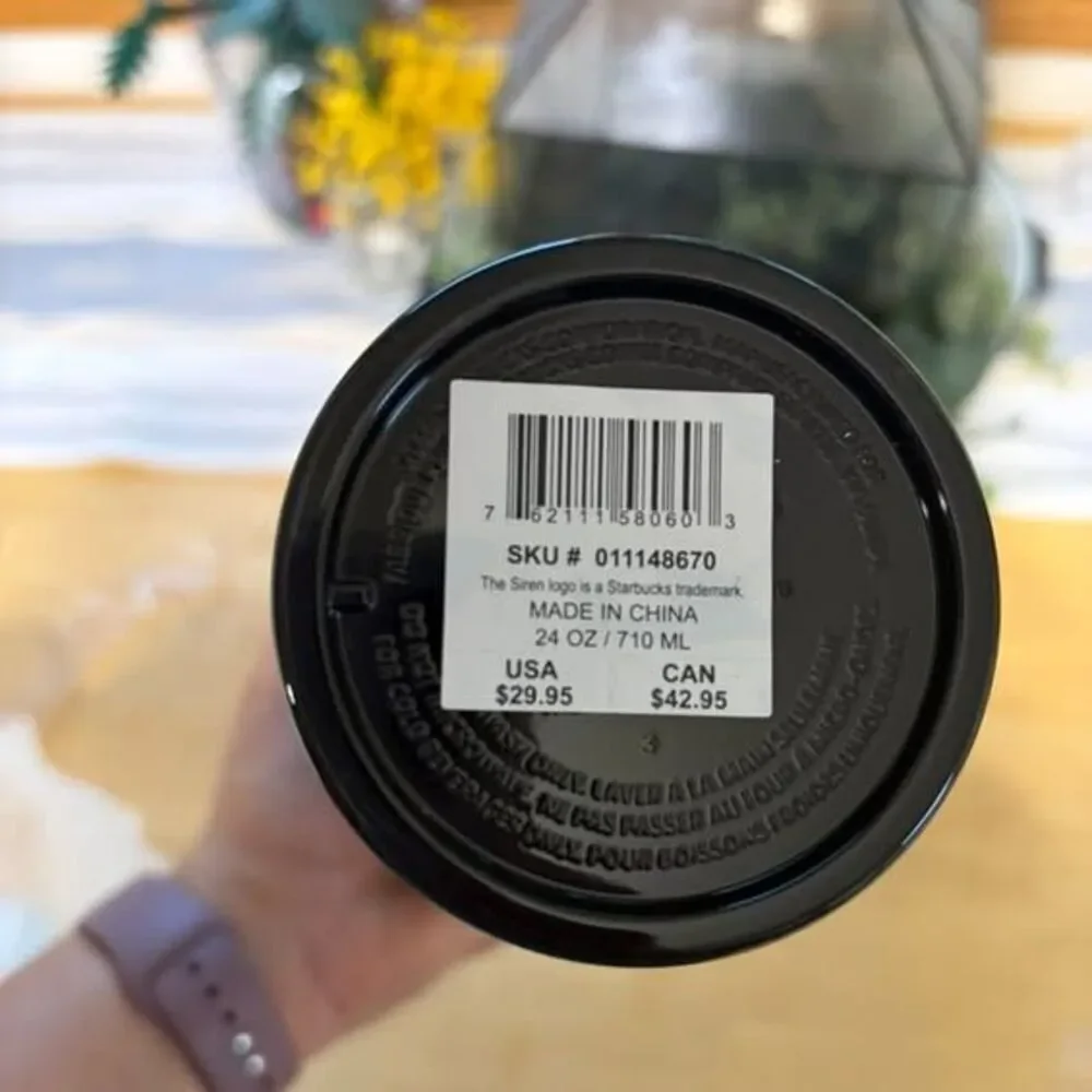 Brand New Starbucks 24oz Black Metallic Ribbed Tumbler with Lid and Straw
